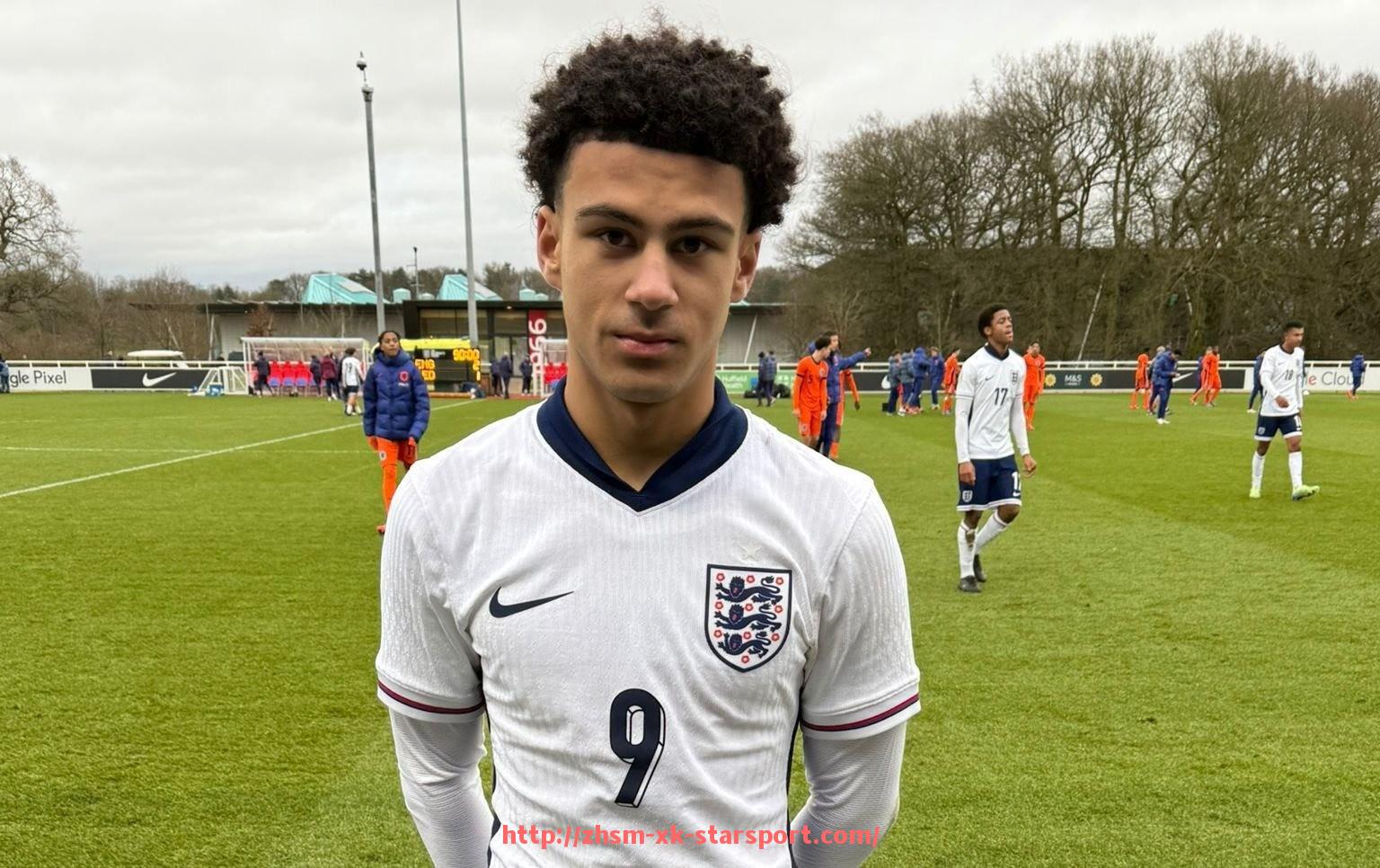 星空体育-世俱杯参赛球员年薪结构解构与薪酬体系比较研究